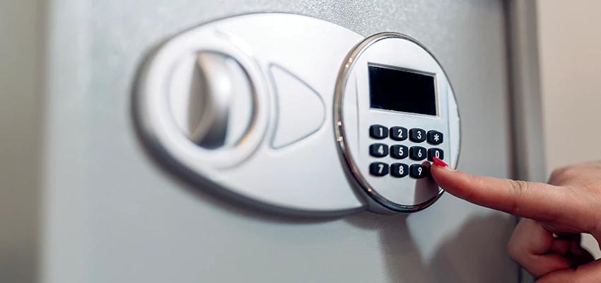 Jewelry Safe Cracking in Fowler, California